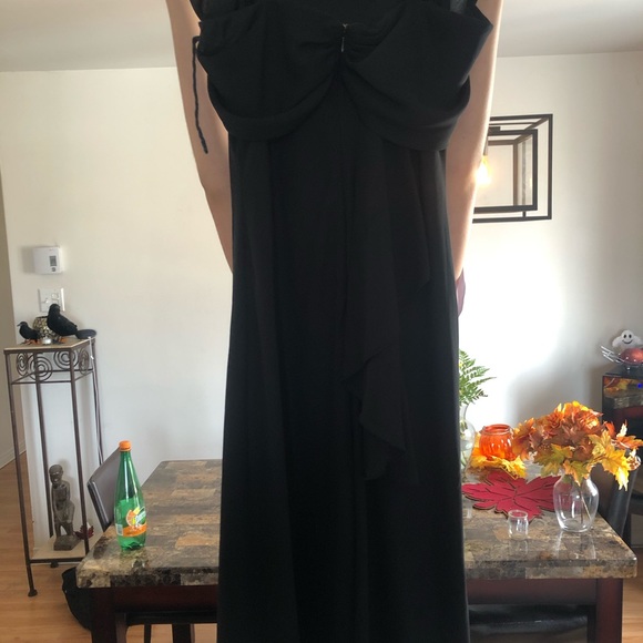 Long black dress - Picture 2 of 2